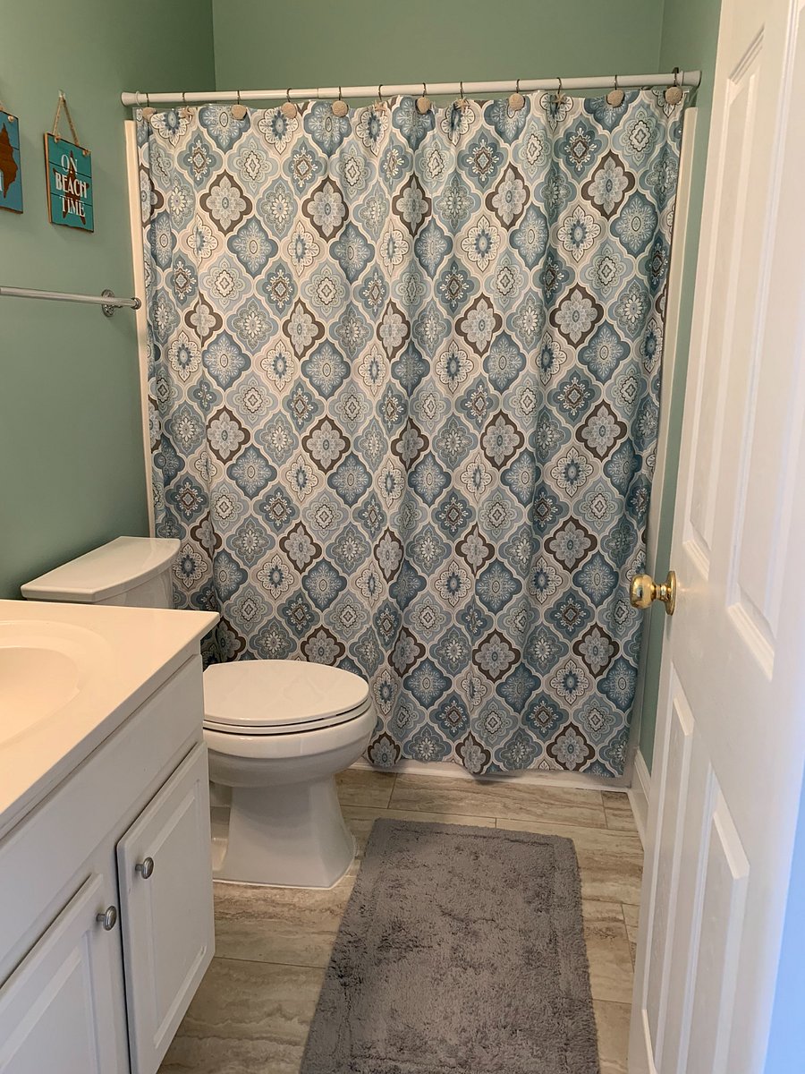 Fiest floor full bath, connect to bedroom