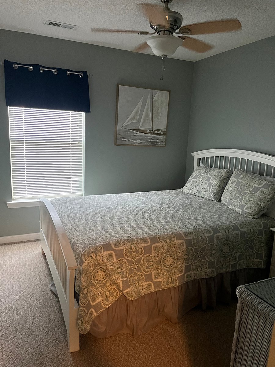 Upstairs bedroom queen bed