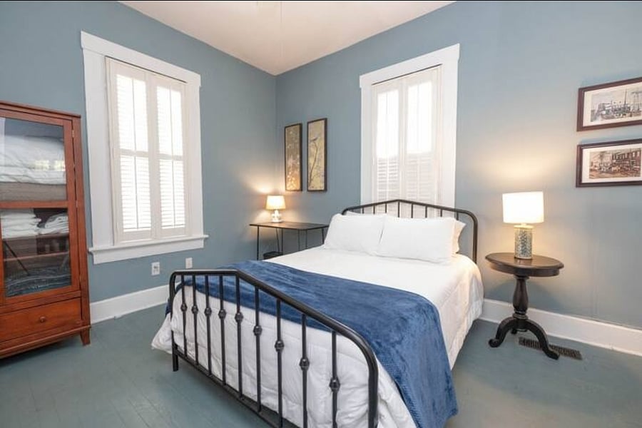 Full bedroom