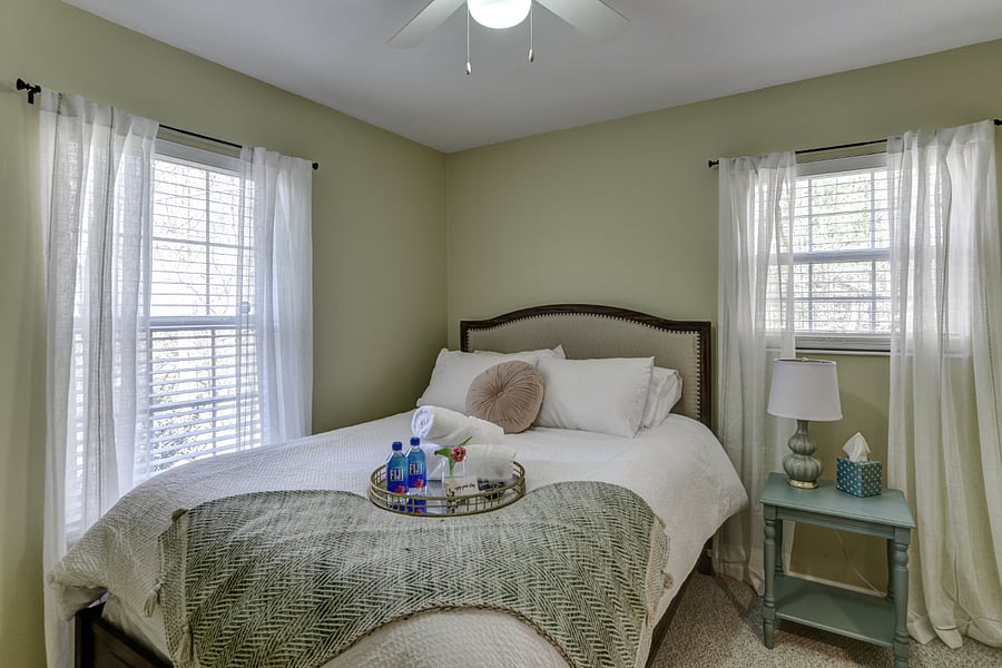 queen bedroom