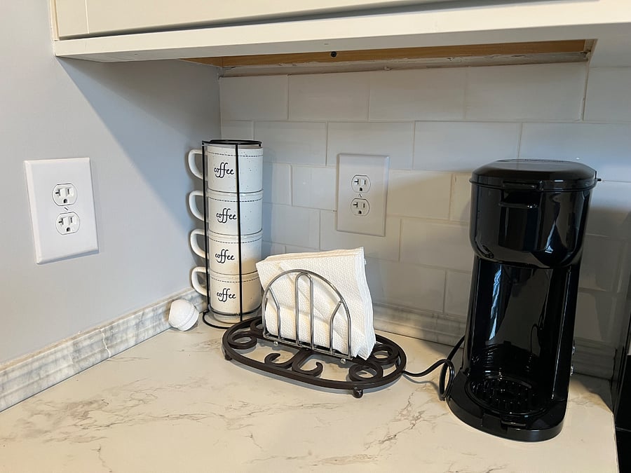 Drip Coffee maker and mugs