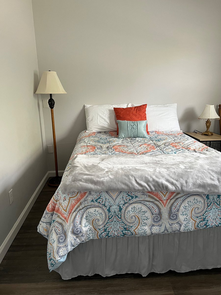 Bedroom 2 queen bed