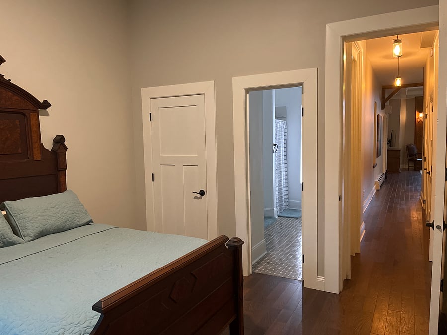 Guest bedroom with ensuite