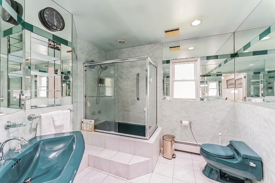 Main bathroom