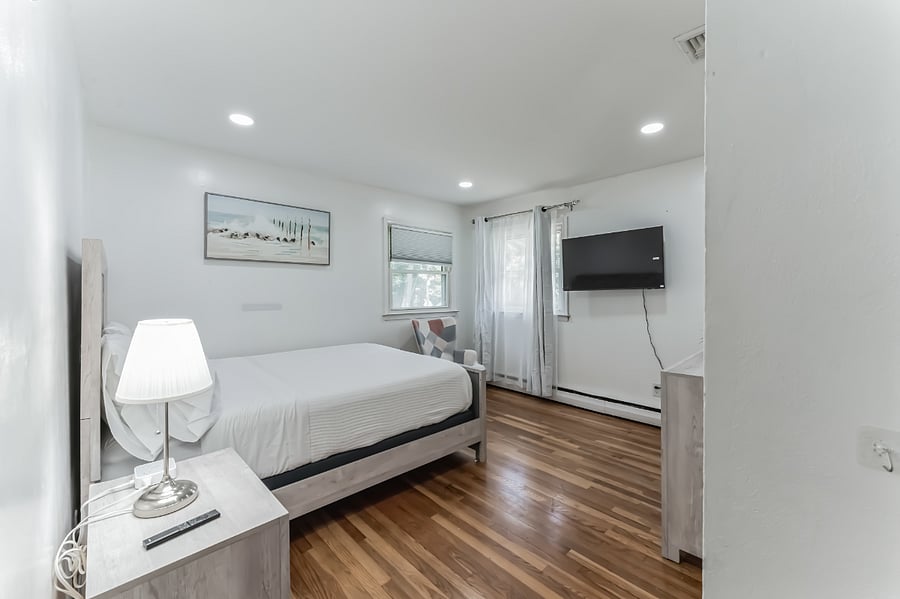 Second bedroom with queens bed