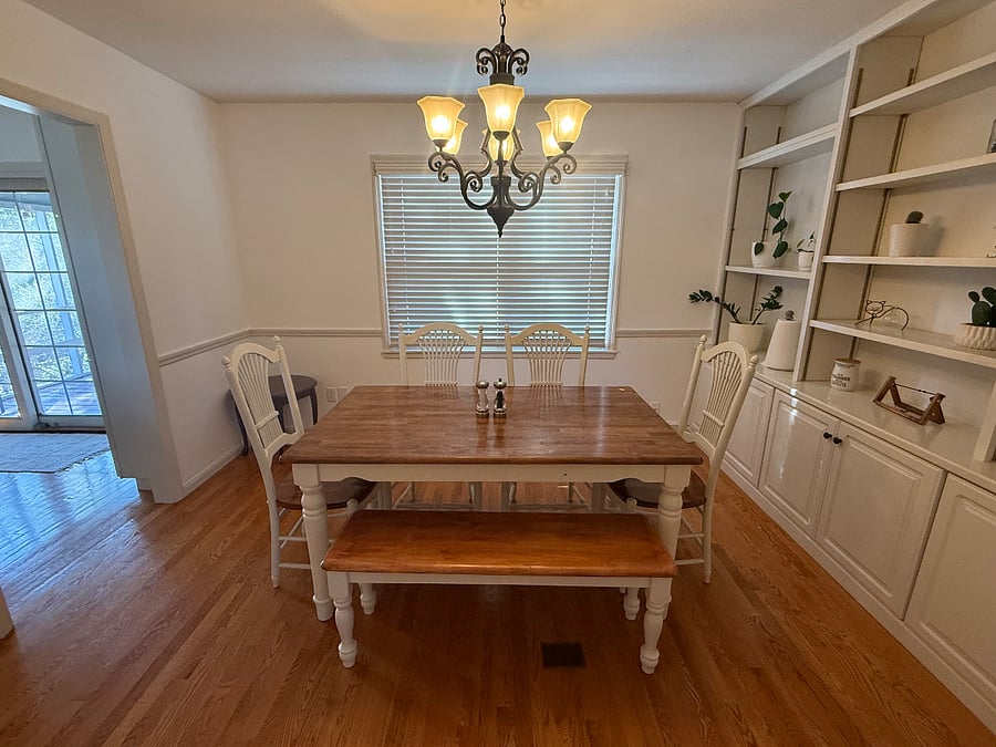 Dining room.