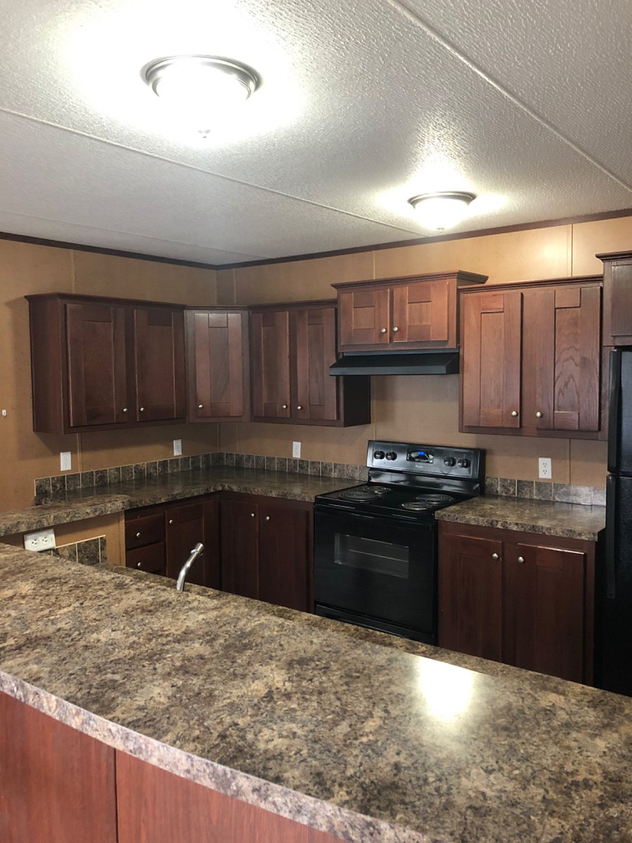 full kitchen, electric stove