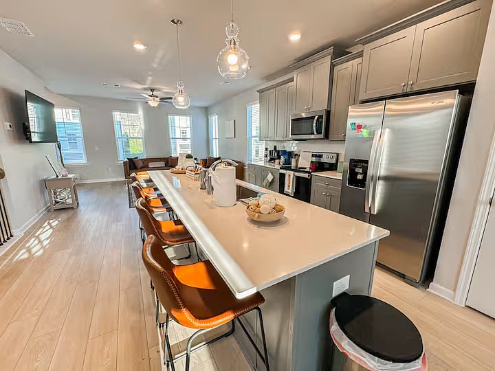 A spacious kitchen islandperfect for cooking, dining, and gathering!
