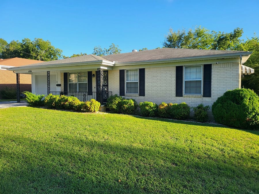 one level 3 bedroom home with garage