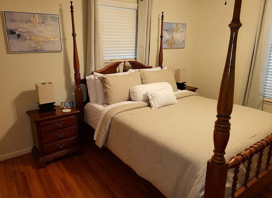 2nd bedroom with queen size bed, 55'in  Smart TV and ceiling fan