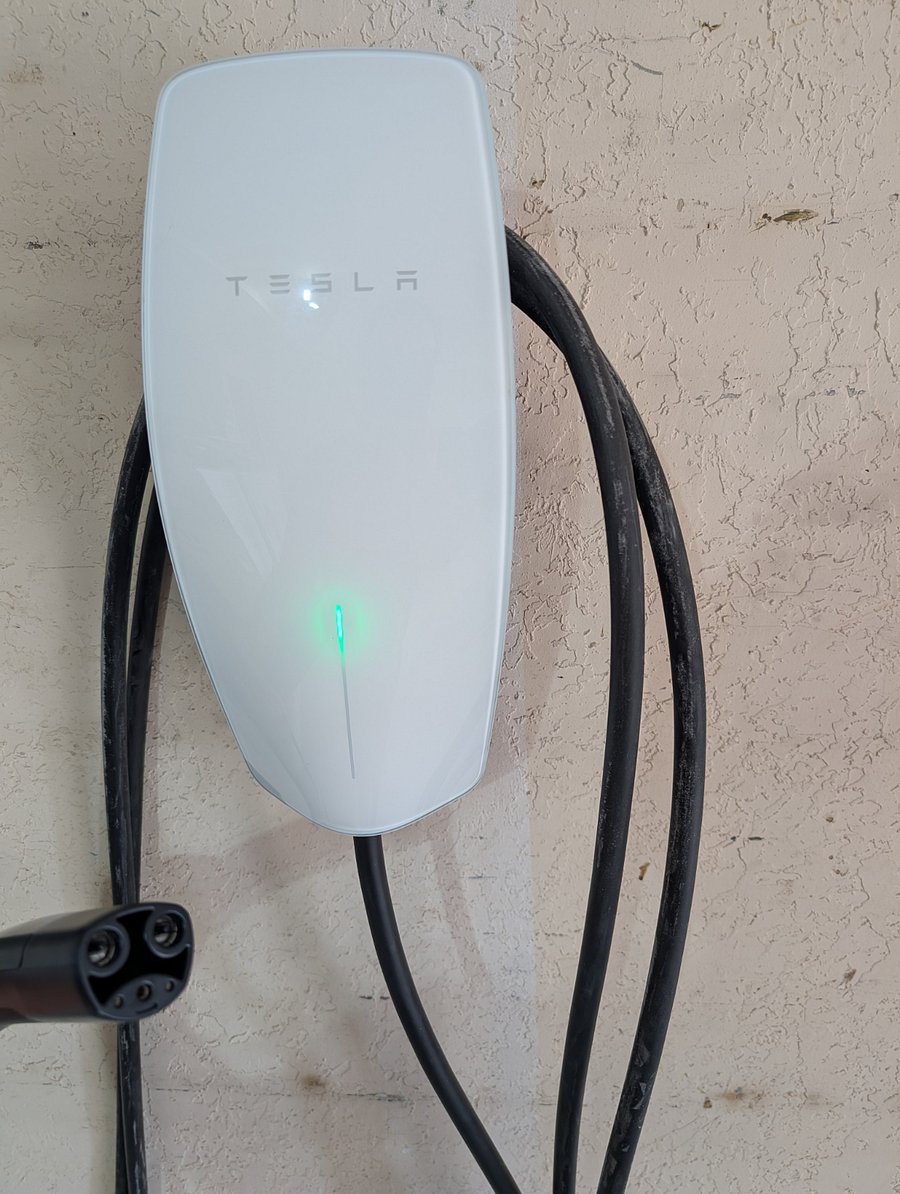 Charge a tesla