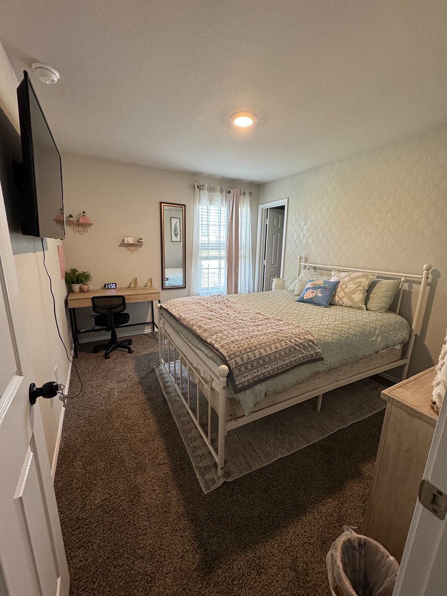 2nd bedroom
