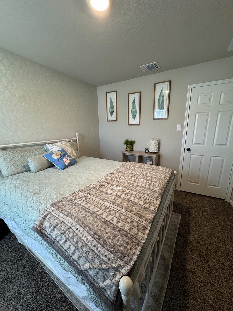 2nd bedroom