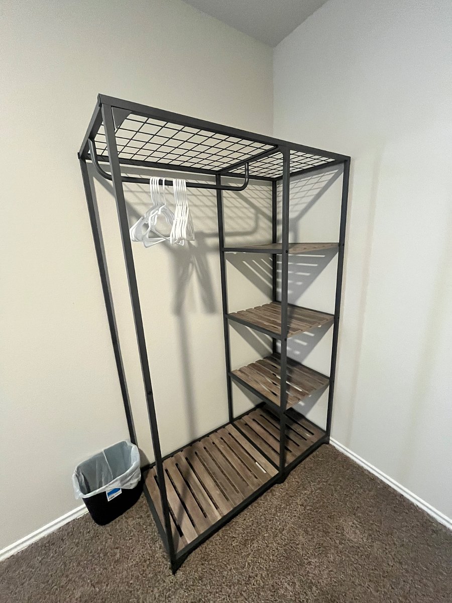 Hanging rack in 3rd bedroom
