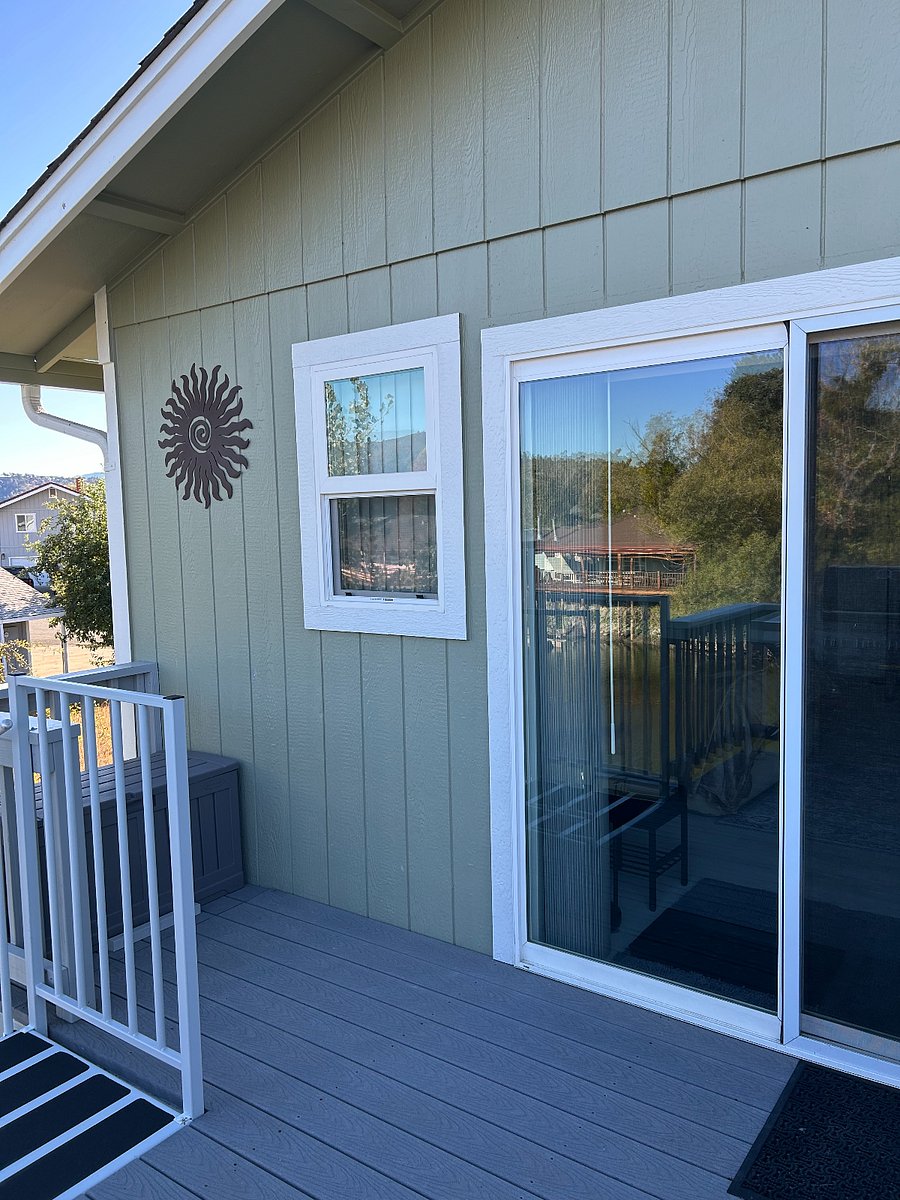 Front of Studio is all Windows so Lots of Natural Light (or Room Darkening Shades)