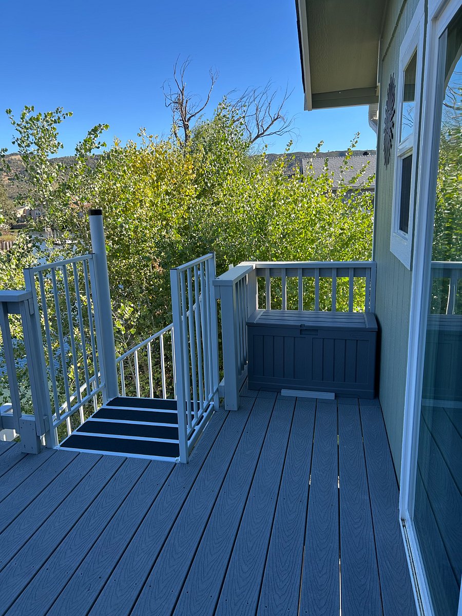 Spiral Staircase w Railing n Non-Slip Treads, Storage