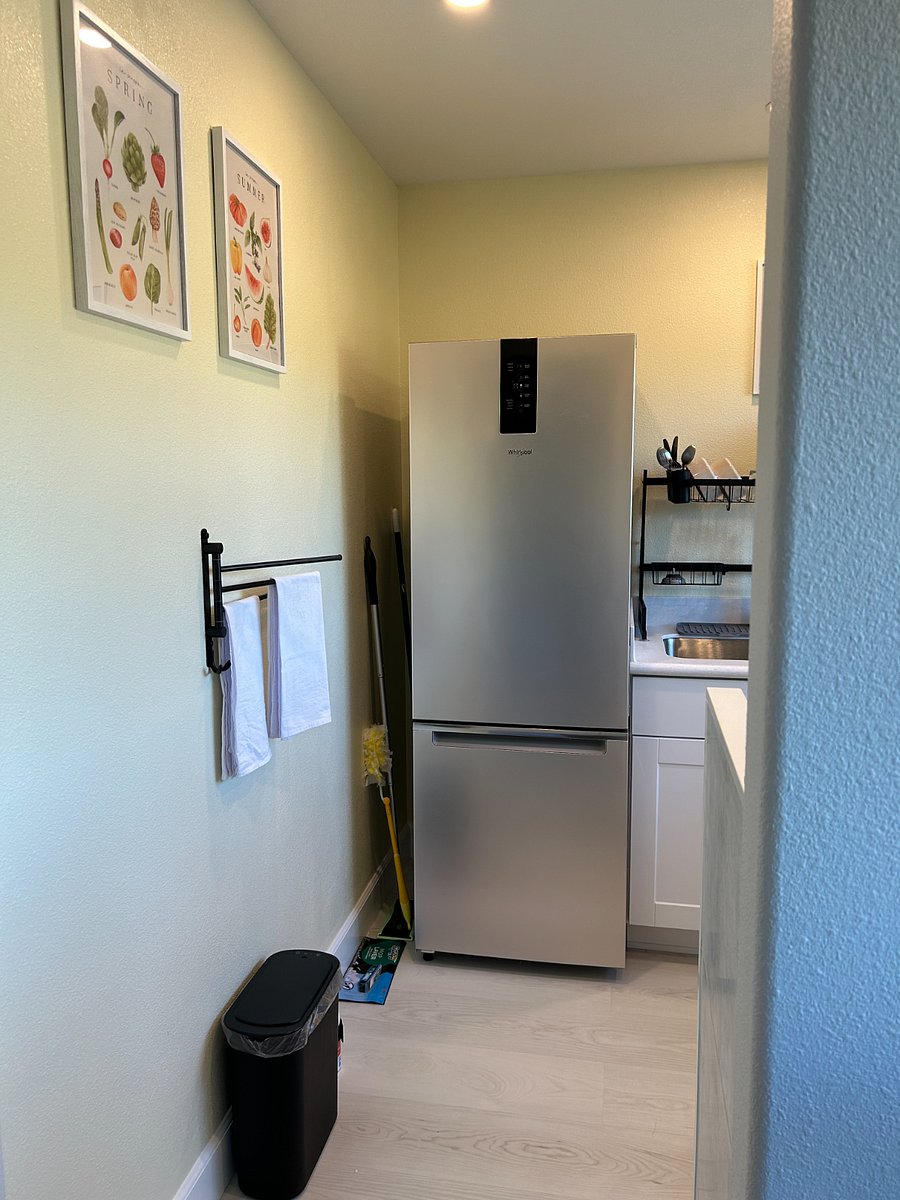 Whirlpool 11 Cubic Foot Refrigerator w Spacious Bottom Freezer Drawer w Organizers, Kitchen Towels Provided