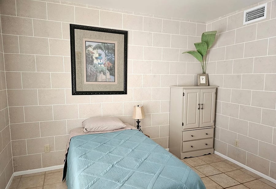 Twin bedroom