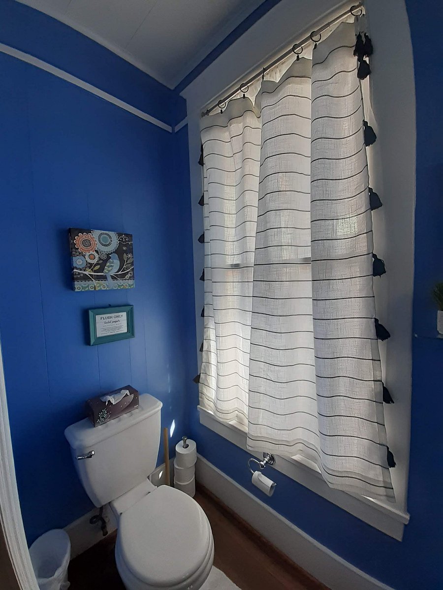 Half bathroom 
