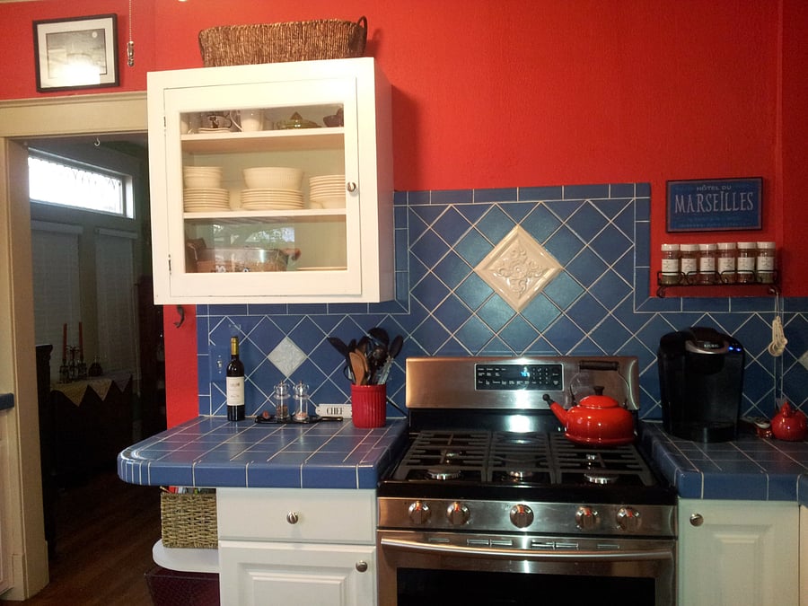 Full kitchen