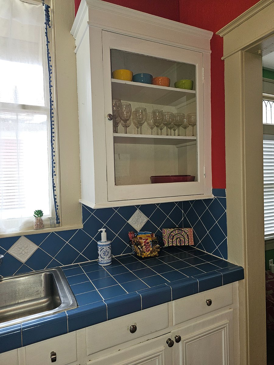 Full kitchen