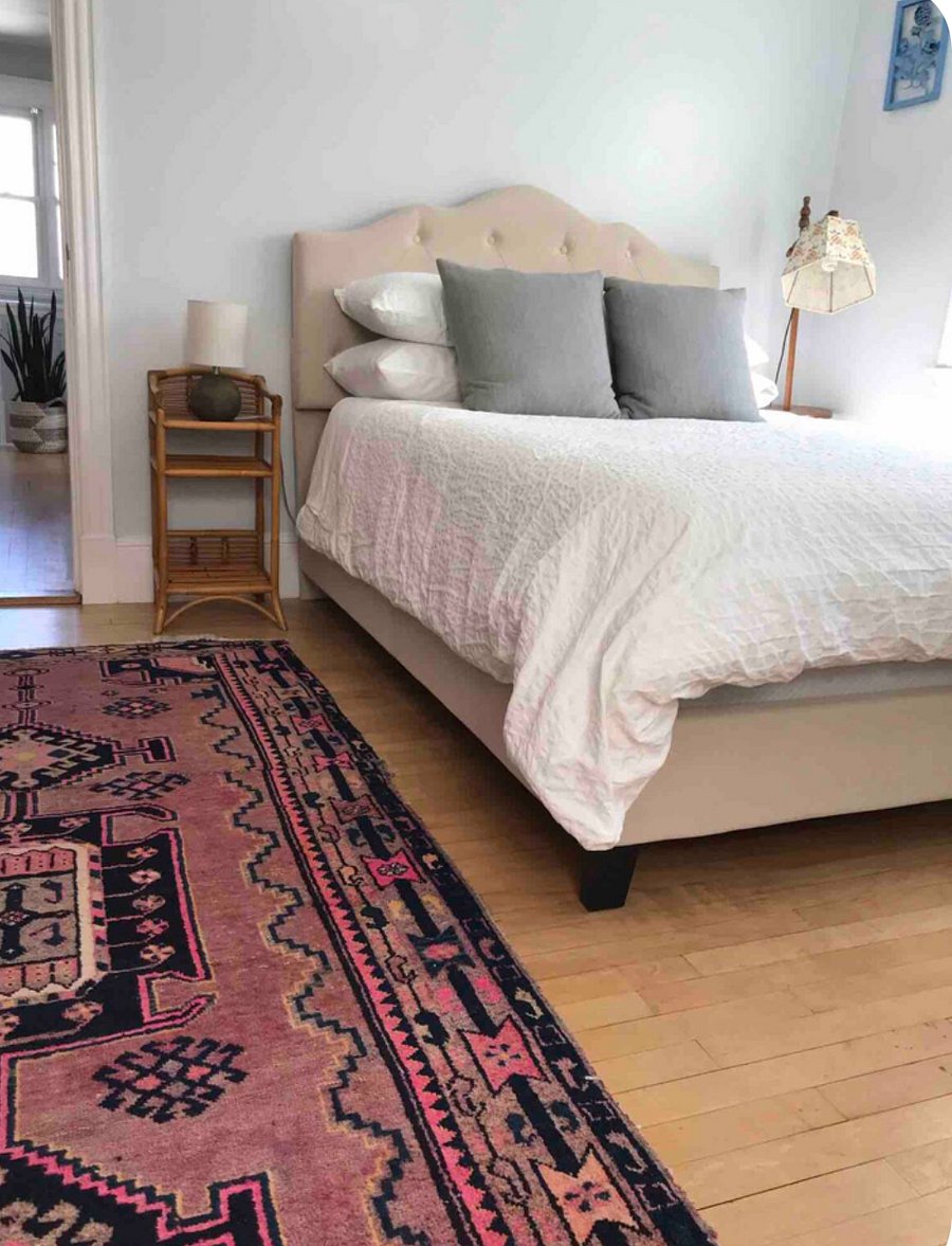 2nd bedroom with queen size bed