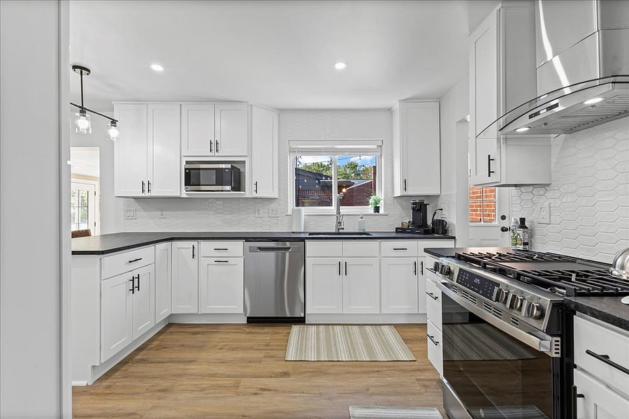 Kitchen is fully equipped for you to move right in.
