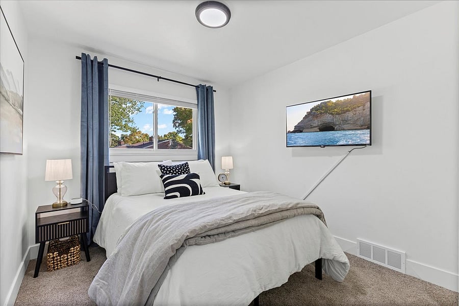 Full-sized bed in 3rd bedroom with Smart TV is cozy and cute.