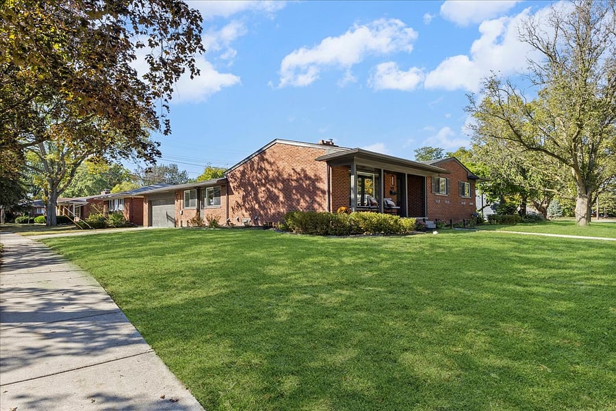Beautiful corner lot in neighborhood with sidewalks and parks!