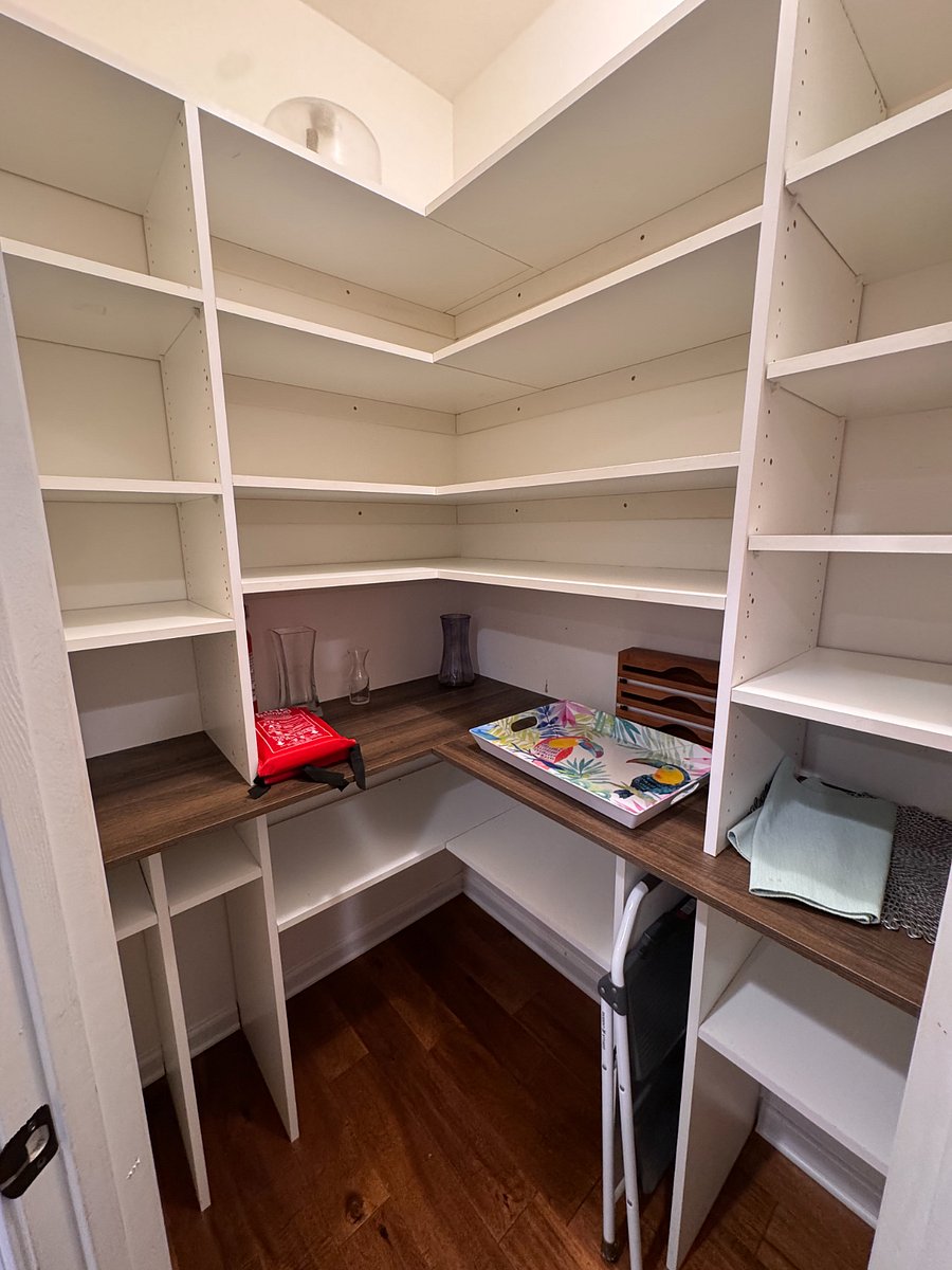 Kitchen pantry