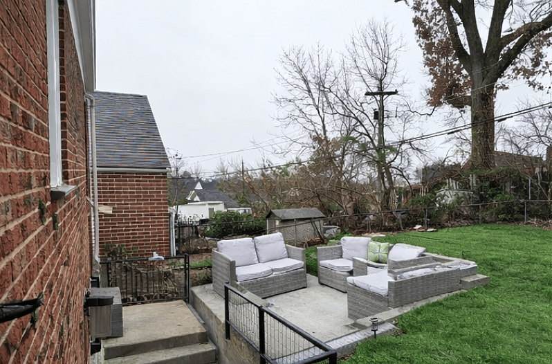 Large backyard- pet friendly