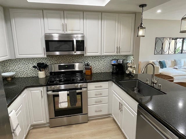 Furnished Finder property 915479_1 photo 13