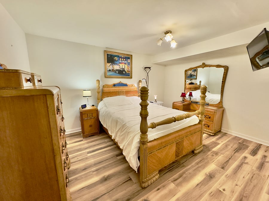 Full size bed, Art Deco furniture, wall mounted TV, portable fan