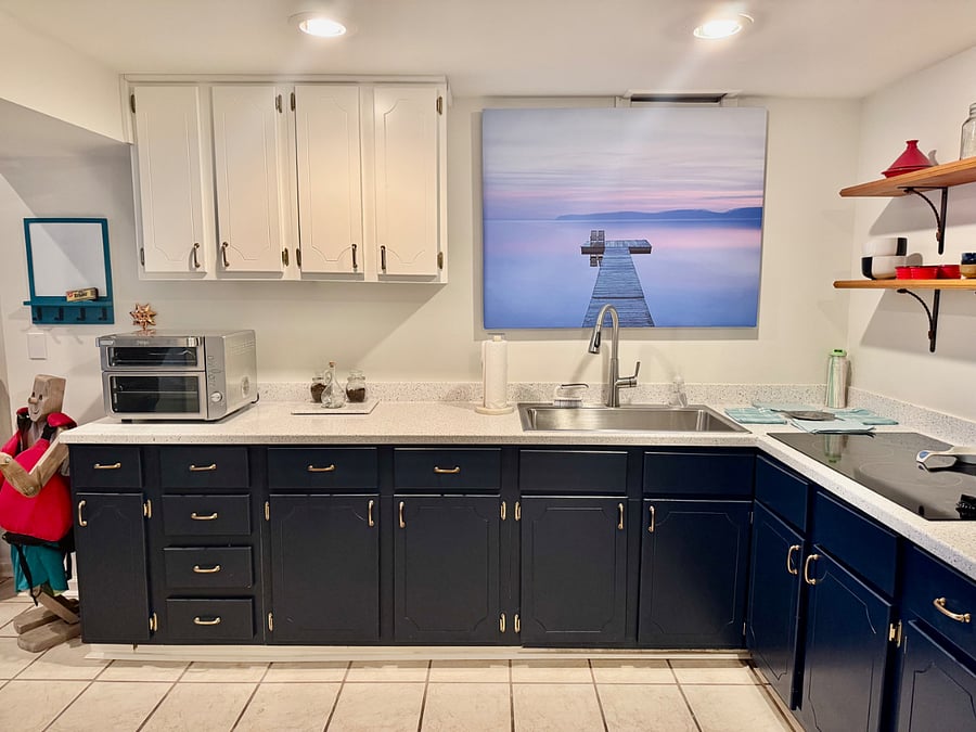 Counter-Top Double Ninja Oven.
No dishwasher, ample kitchen wares and cuisinart pots/pans