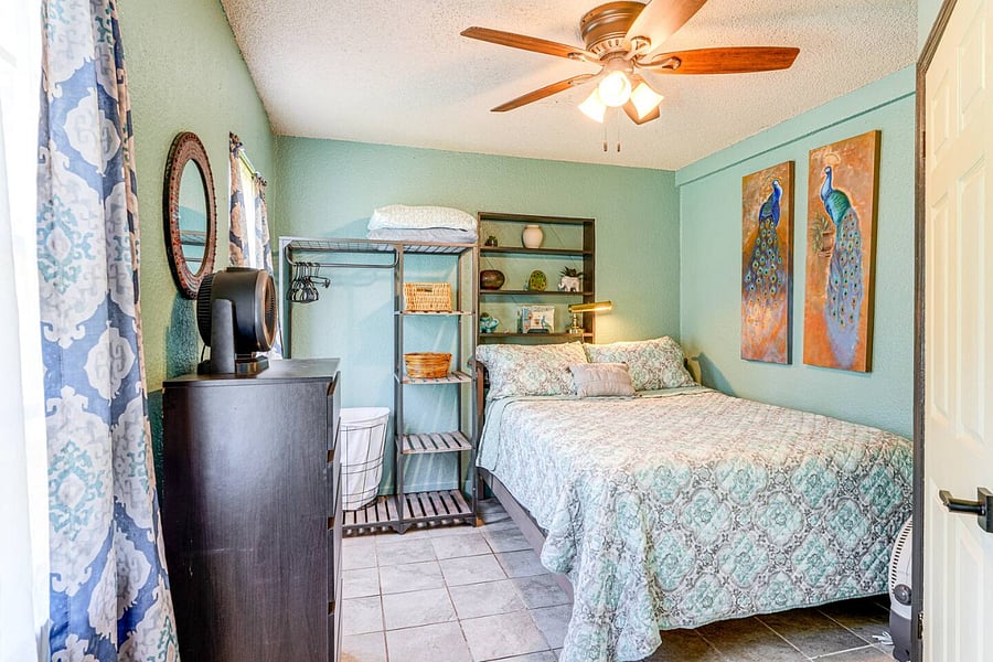 Bedroom 1 | Queen Bed