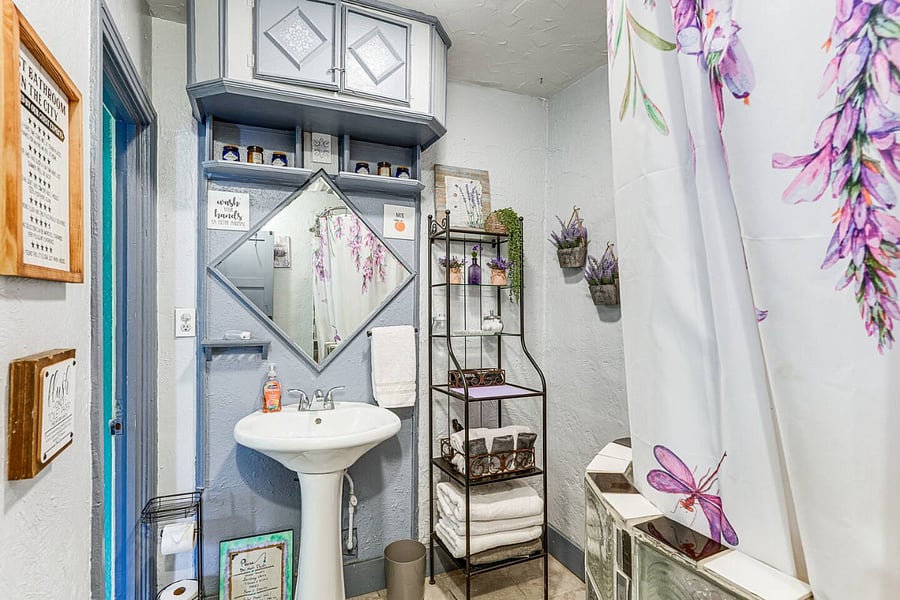 Full Bathroom