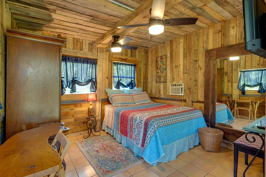 Bedroom | Queen Bed | 2nd Floor