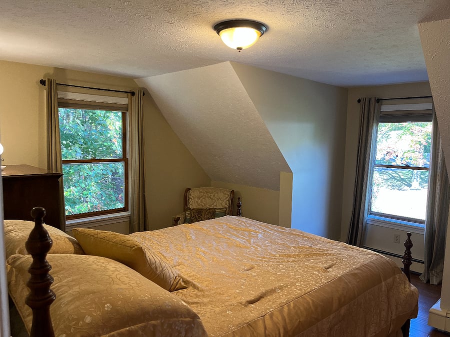 Bedroom 1- nice cross ventilation