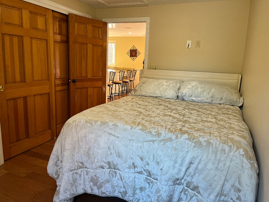 Bedroom 2- Queen bed with large closet