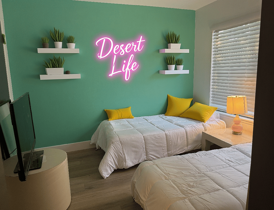 Downstairs bedroom with 2 twin beds 