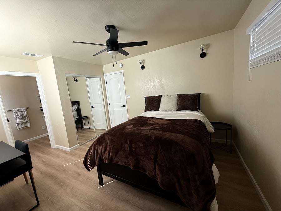 Bedroom w/private bath