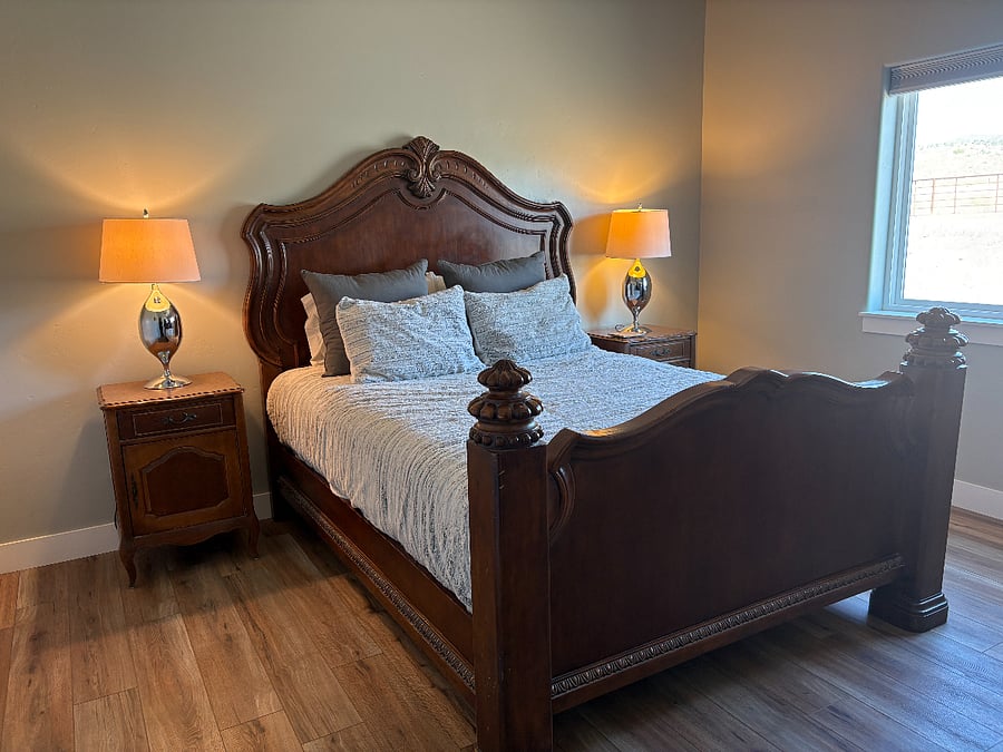 Guest Bedroom with Queen size bed