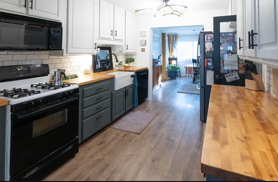 Kitchen- fully equipped. Gas stove, microwave, dishwasher, full sized refrigerator/freezer