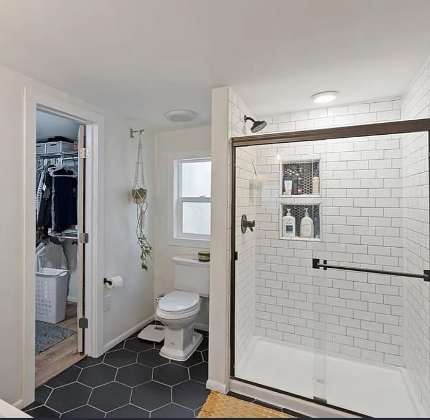 En-suite shower