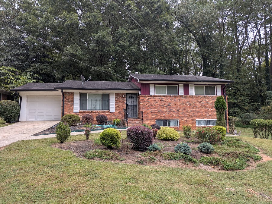This home is beautifully landscaped and comes with a 1-car garage. A good distance from the street to maintain your privacy from the passers by.