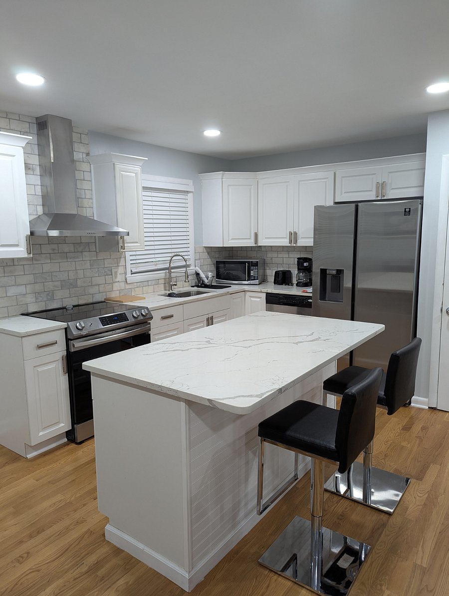 If you enjoy cooking, this kitchen is for you! Enjoy this large kitchen with all updated appliances.