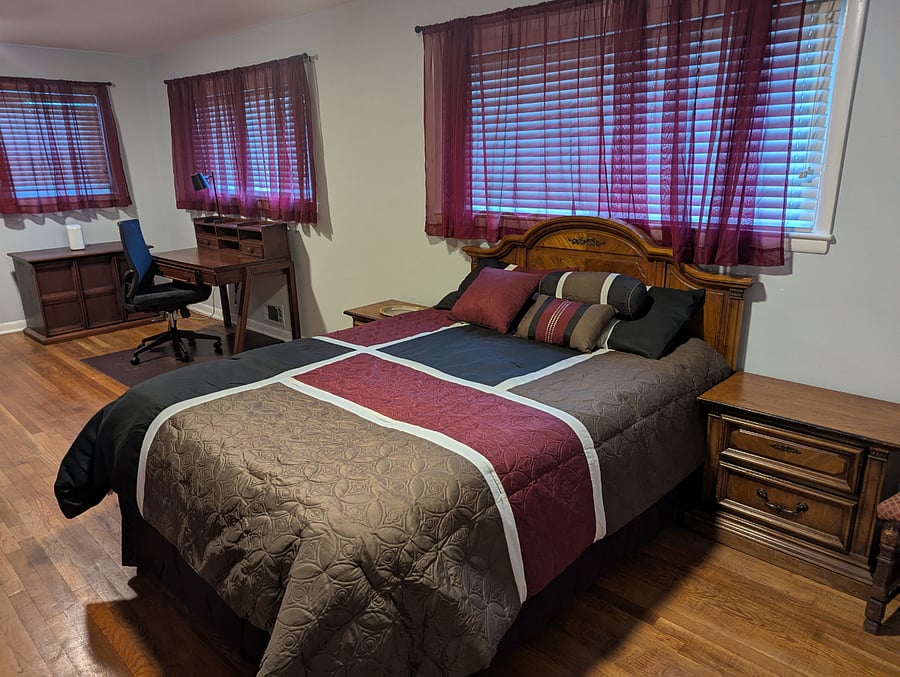 Master bedroom: Queen sized bed with 2 night tables.