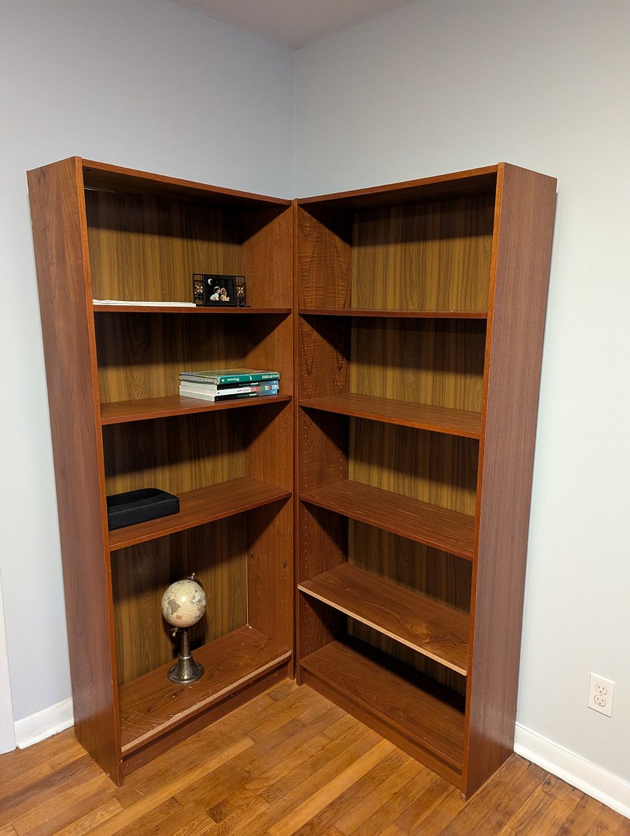 2 book shelves to store your decor or reading material to make it feel more like home.