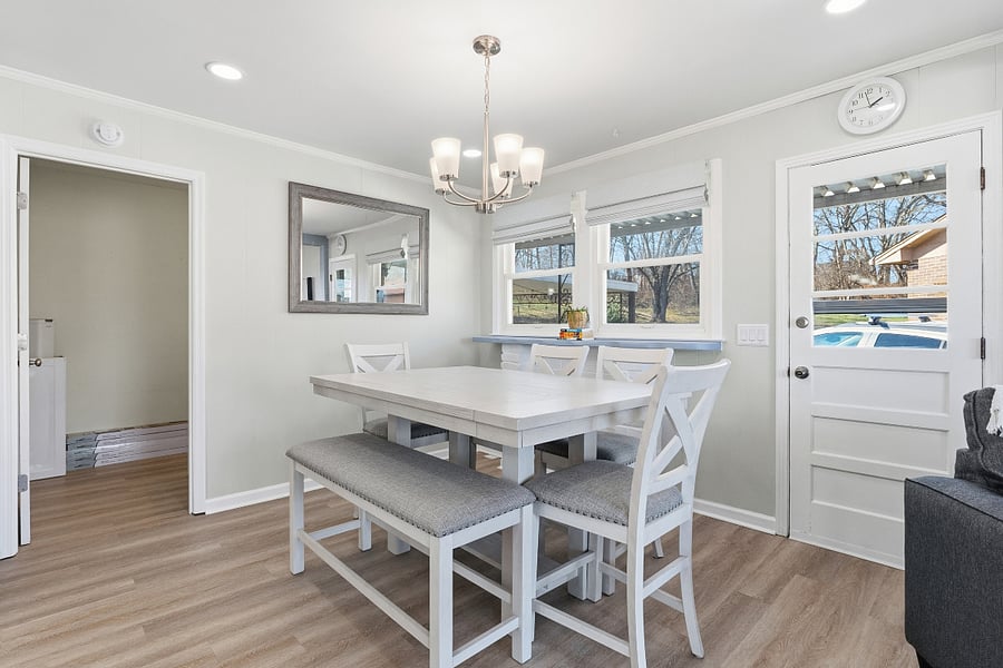 Dining area has optional leaves for the table to seat 8 at the table and 2 at the kitchen island.