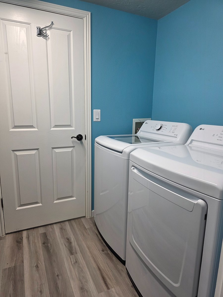 Washer & dryer.